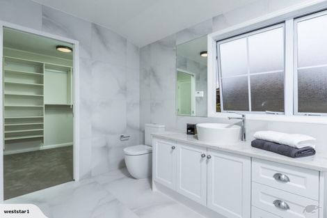 Photo of property in 2/15 Saltburn Road, Milford, Auckland, 0620