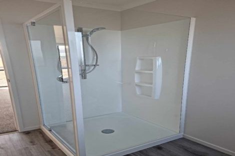 Photo of property in 10 Ronomor Place, Whitianga, 3510