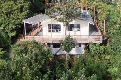 Photo of property in 493 Scenic Drive, Waiatarua, Auckland, 0612