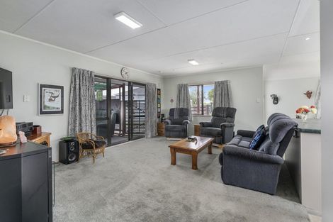 Photo of property in 37 Willowstream Grove, Cloverlea, Palmerston North, 4412