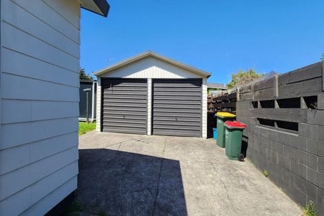 Photo of property in 118 Riversdale Drive, Merrilands, New Plymouth, 4312