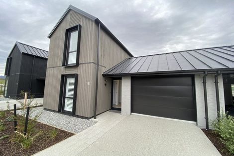 Photo of property in 18 Chapman Way, Jacks Point, 9371