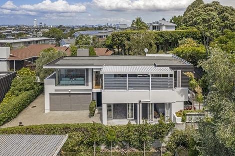 Photo of property in 2/55 Parr Terrace, Castor Bay, Auckland, 0620