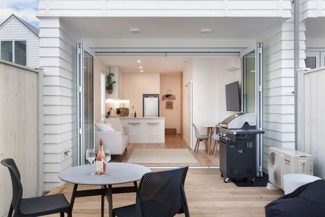 Photo of property in 4 Titoki Close, Matakana, 0985