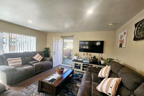 Photo of property in 3/331 Massey Road, Mangere East, Auckland, 2024