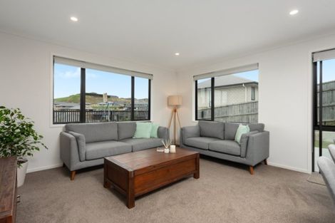 Photo of property in 35 Ballintoy Park Drive, Welcome Bay, Tauranga, 3175