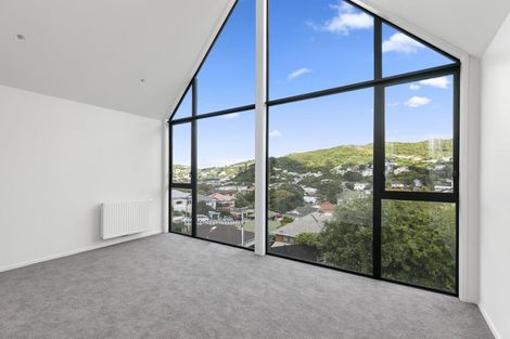 Photo of property in 83 Melbourne Road, Island Bay, Wellington, 6023