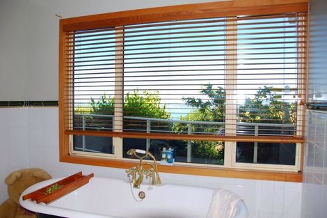 Photo of property in 4 Green Park Lane, Korokoro, Lower Hutt, 5012