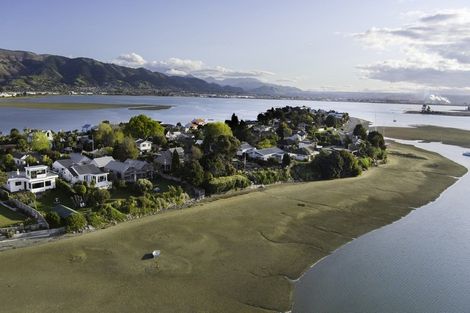 Photo of property in 18 Martin Street, Monaco, Nelson, 7011