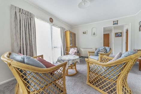 Photo of property in 32 Eruini Street, Waikanae Beach, Waikanae, 5036