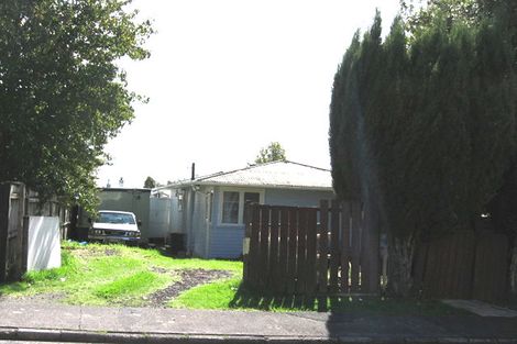 Photo of property in 1 Holman Road, Te Atatu Peninsula, Auckland, 0610