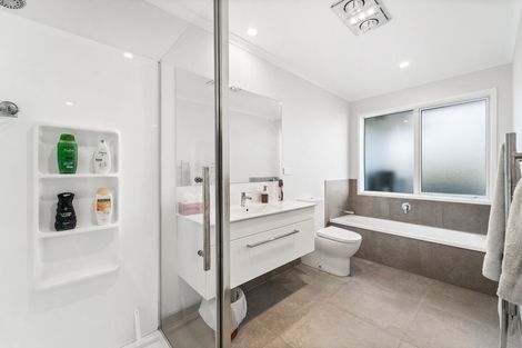 Photo of property in 9 Walnut Road, Riverhead, 0820