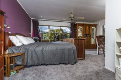 Photo of property in 1 Naviti Place, Browns Bay, Auckland, 0630