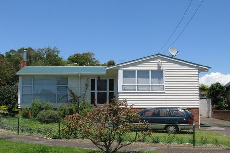 Photo of property in 17 Keats Place, Blockhouse Bay, Auckland, 0600