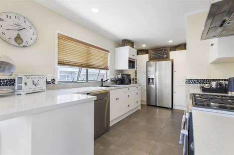 Photo of property in 1315 Whangaparaoa Road, Army Bay, Whangaparaoa, 0930