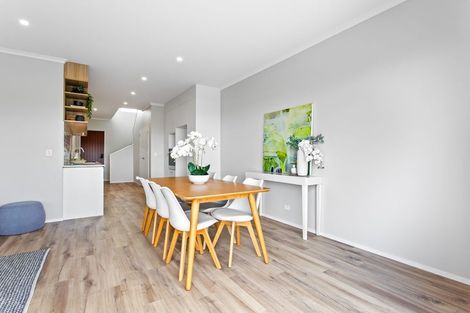 Photo of property in 27 William Calvert Drive, Swanson, Auckland, 0614