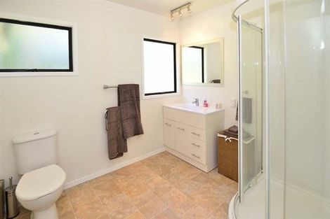 Photo of property in 81 Santiago Crescent, Unsworth Heights, Auckland, 0632