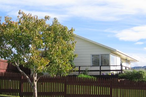 Photo of property in 12 Imperial Place, Henderson, Auckland, 0612