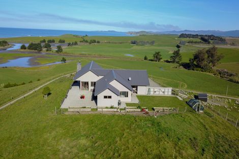 Photo of property in 1069 Waianakarua Road, Herbert, Oamaru, 9495