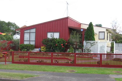 Photo of property in 38 Granville Drive, Massey, Auckland, 0614