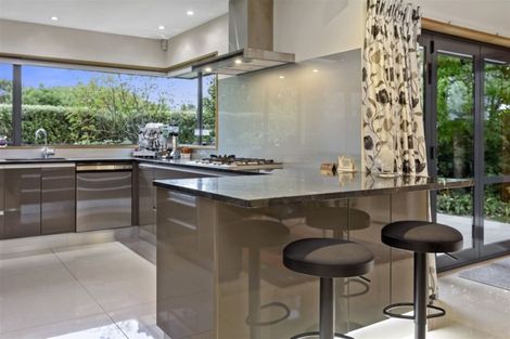 Photo of property in 100 Gardiners Road, Harewood, Christchurch, 8051