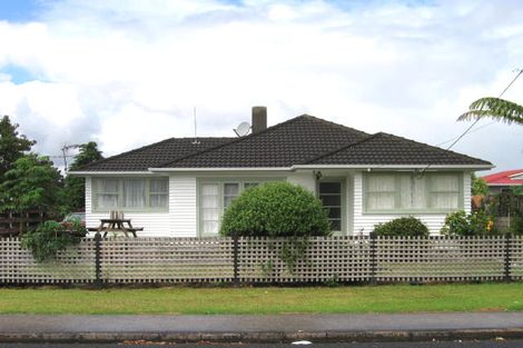 Photo of property in 131 Tirimoana Road, Te Atatu South, Auckland, 0602
