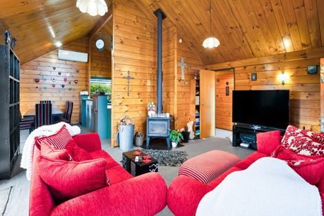 Photo of property in 8 Pohutukawa Drive, Opunake, 4616