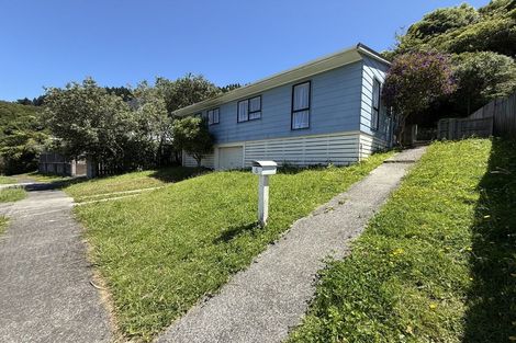 Photo of property in 5 Westra View, Tawa, Wellington, 5028