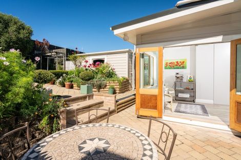 Photo of property in 13 West Road, Northland, Wellington, 6012