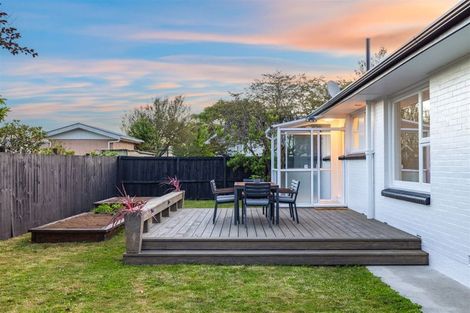 Photo of property in 100 Avondale Road, Avondale, Christchurch, 8061