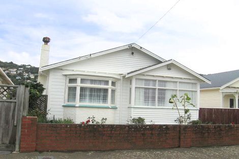 Photo of property in 14 Puru Crescent, Lyall Bay, Wellington, 6022