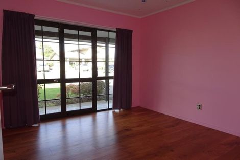 Photo of property in 2 Valerie Street, Clive, 4102