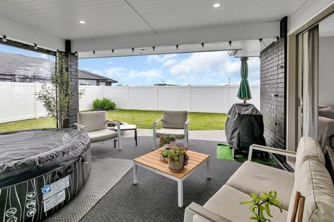 Photo of property in 16 Maturiki Drive, One Tree Point, 0118