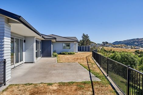 Photo of property in 2 Hauroko Glen, Aotea, Porirua, 5024