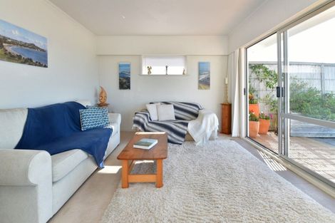 Photo of property in 30 Vipond Road, Stanmore Bay, Whangaparaoa, 0932