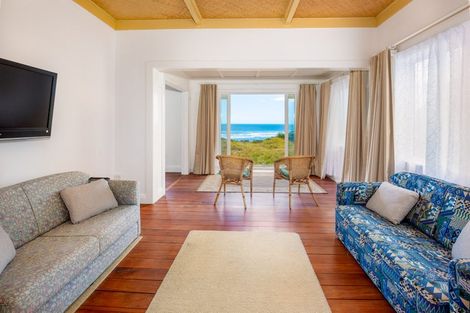 Photo of property in 21 Ocean View Road, Port Waikato, 2695