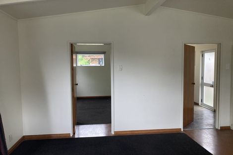 Photo of property in 2/98 Chislehurst Street, Henderson, Auckland, 0612