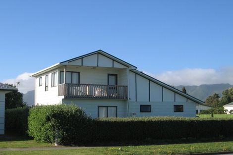 Photo of property in 13 Reeves Street, Waikanae Beach, Waikanae, 5036