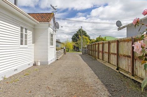 Photo of property in 17 Robert Street, Marton, 4710