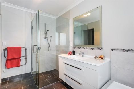 Photo of property in 24 Seagrove Road, Waiau Pa, Pukekohe, 2679