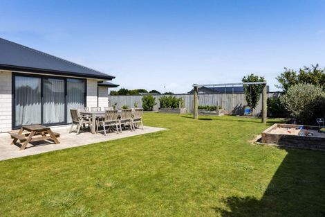 Photo of property in 35 County Drive, Hawera, 4610