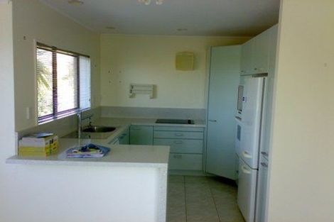 Photo of property in 2/44 Raleigh Road, Northcote, Auckland, 0627