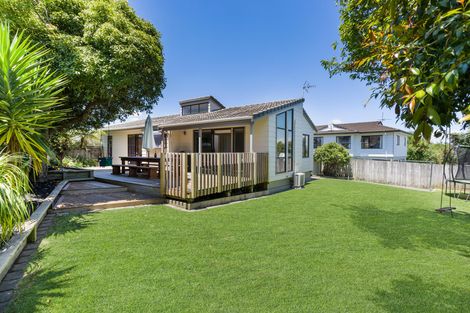 Photo of property in 30 Sandgate Avenue, Botany Downs, Auckland, 2010