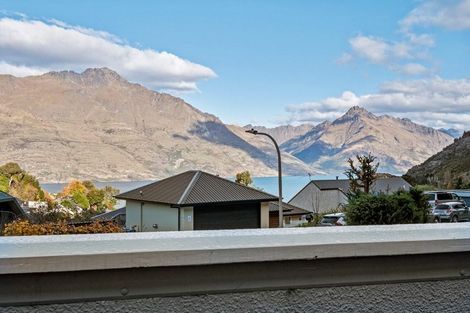 Photo of property in 5b Wye Place, Fernhill, Queenstown, 9300