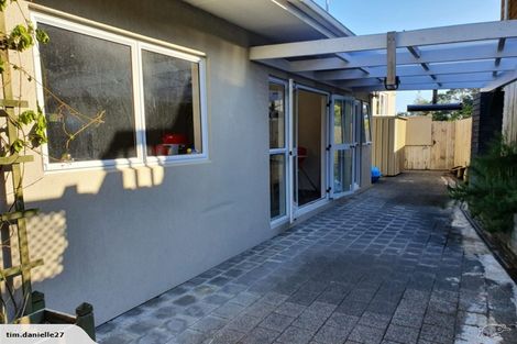 Photo of property in 2/21 Witheford Drive, Bayview, Auckland, 0629