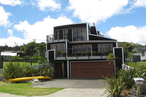 Photo of property in 2 Ngatira Road, Muriwai, Waimauku, 0881