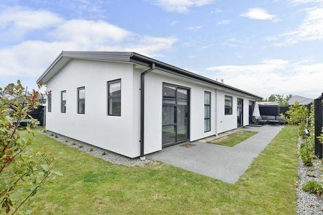 Photo of property in 28 Tara Crescent, Woodend, 7610