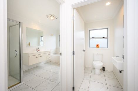 Photo of property in 17 Lorenzo Place, Kelvin Grove, Palmerston North, 4414