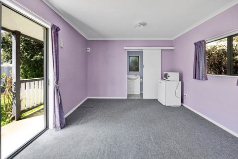 Photo of property in 10 Iredale Road, Hawera, 4610