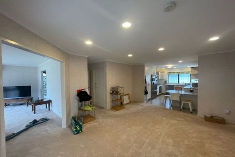 Photo of property in 6 Headcorn Place, Botany Downs, Auckland, 2010